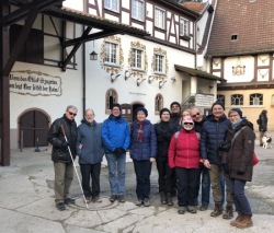 Unsere Gruppe auf dem Rettershof in Kelkheim.